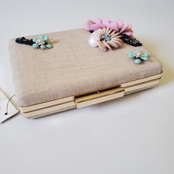 Sondra Roberts Hard Shell Clutch Purse 3D Flowers Chain Strap Clasp Closure NEW - Picture 5 of 16